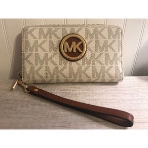 Michael Kors Wristlet